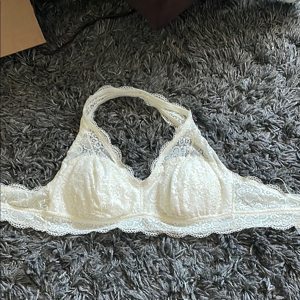 Elegant Lace Halter Bralette - Cream